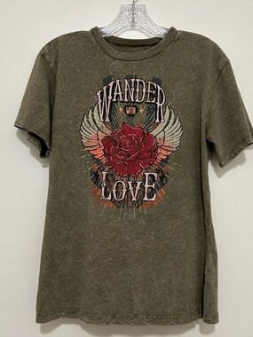 Wander With Love Graphic T-Shirt Rose & Wings Mineral Wash Olive Drab Green M